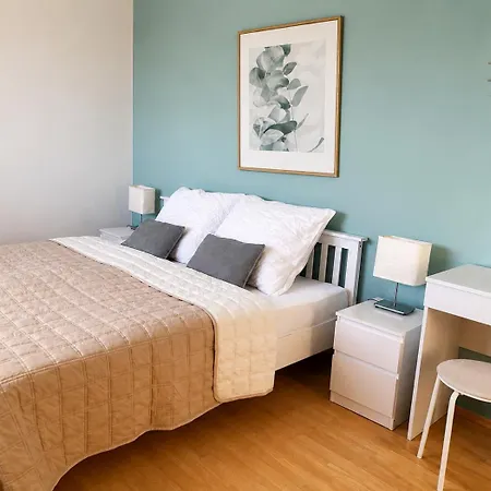 Spacious With Free Parking Near Prague