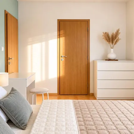 Apartment Spacious With Free Parking Near Prague *