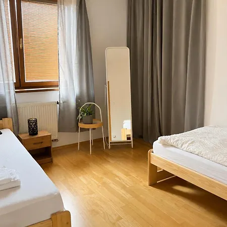 Spacious With Free Parking Near Prague * Rudná