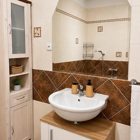 Spacious With Free Parking Near Prague Rudná