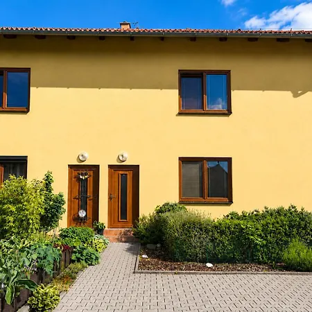 Spacious With Free Parking Near Prague Apartment Rudná