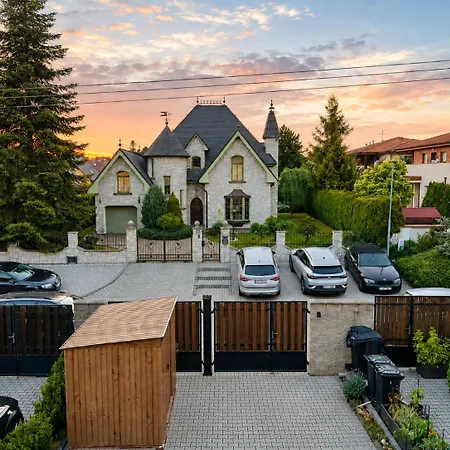 Spacious With Free Parking Near Prague * Rudná